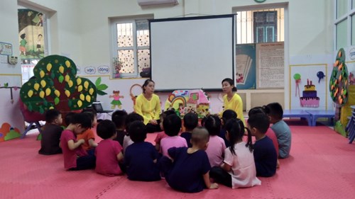 Ngày 28 tháng 4 năm 2018 trường mầm non Sơn Ca tổ chức kiến tập chuyên đề làm quen văn học lớp nhà trẻ D1, Làm quen với toán lớp C1, kỹ năng tự phục vụ lớp B5.